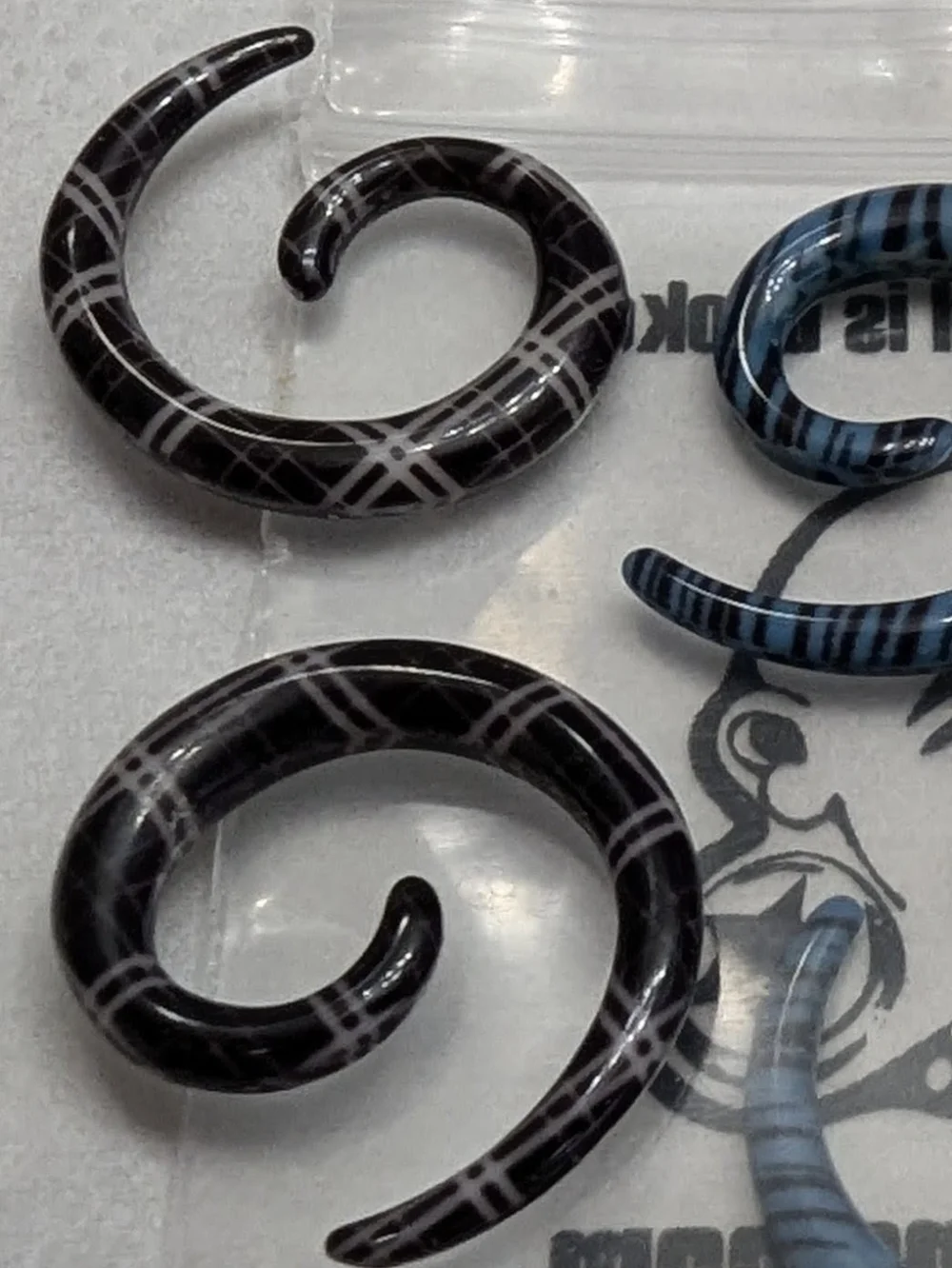 8g 🔥🔥Bundle deal 3 sets of 8g gauges plastic spiral tapers + 2 Extra Singles